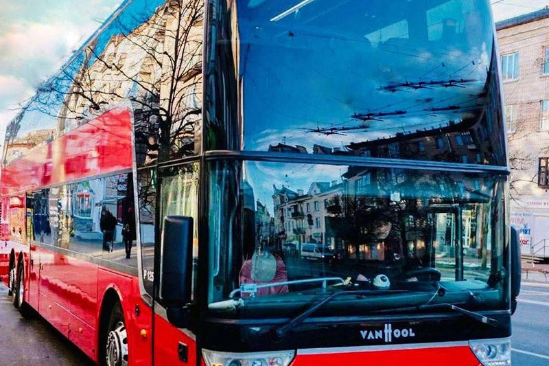 Туристичний автобус із сонцезахисними системами PRiS System для міжнародних перевезень
